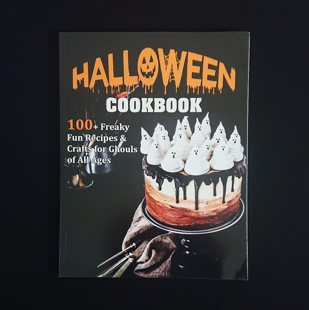 Spooky Halloween Cookbook with 100+ Pumpkin Recipes